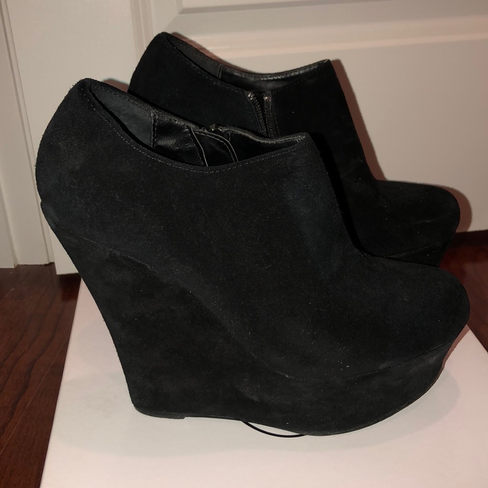 Steve Madden platform suade